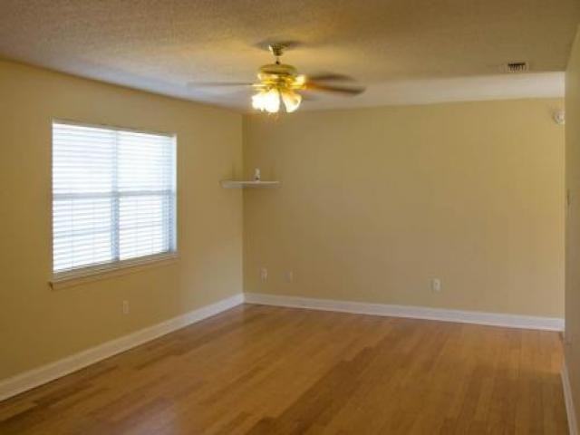 11001 McGehee Rd - Photo 3 of 6