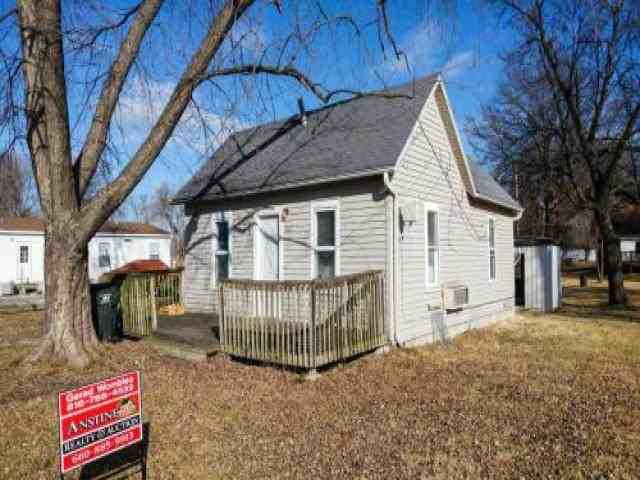 204 S 4th St - Photo 2 of 6