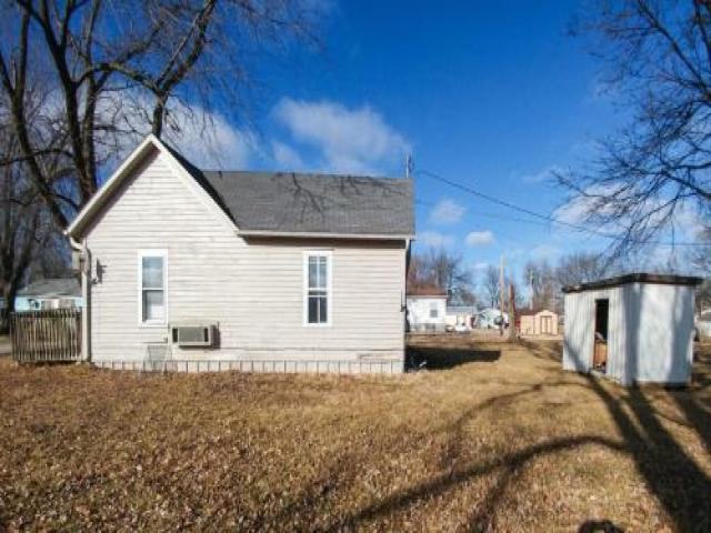 204 S 4th St - Photo 3 of 6