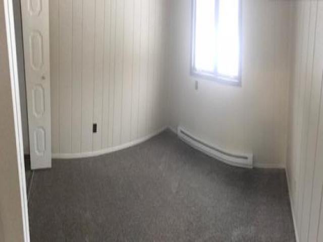 316 NE 8th St - Photo 3 of 5