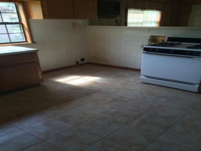 402 Broadway St - Photo 2 of 6