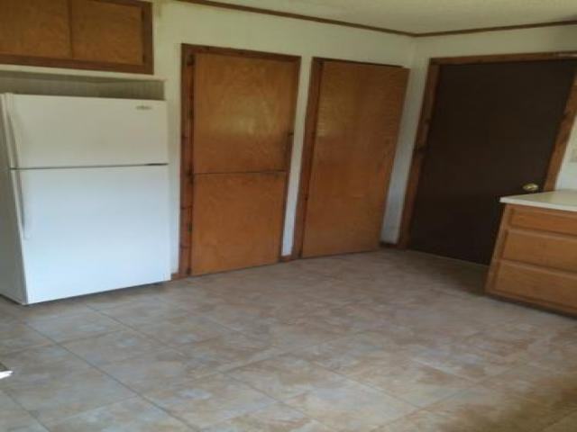 402 Broadway St - Photo 3 of 6