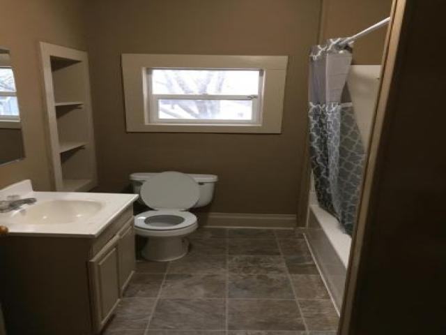 120 4th Ave SE - Photo 2 of 3