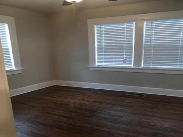 327 NW 22nd St - Photo 2 of 5