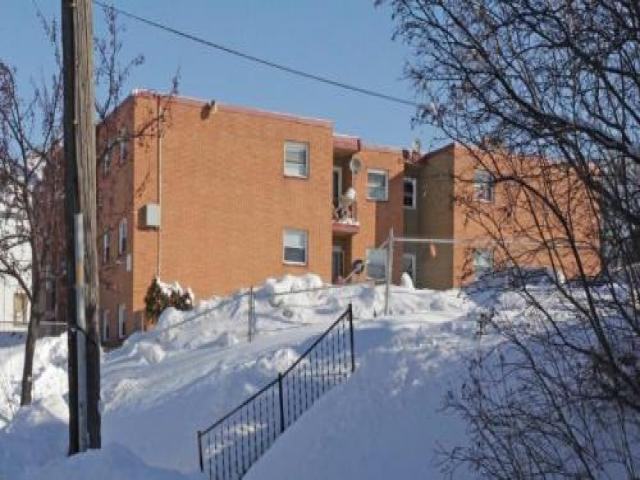 910 Forest St N - Photo 2 of 2