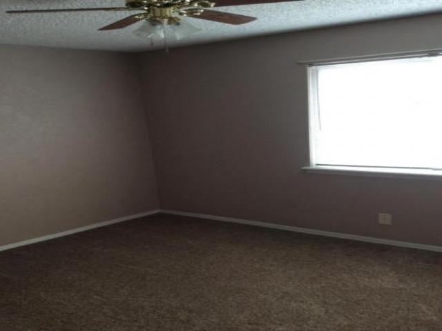 212 Capitol St - Photo 3 of 5