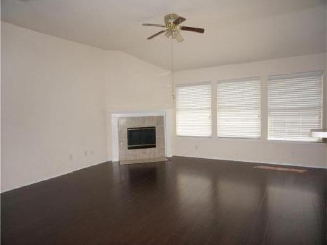 1404 Kenya Dr - Photo 2 of 6