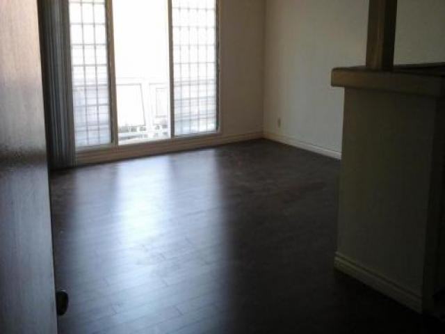 1124 N Clark St - Photo 2 of 6