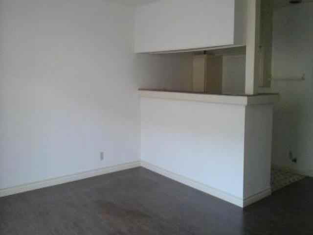 1124 N Clark St - Photo 3 of 6