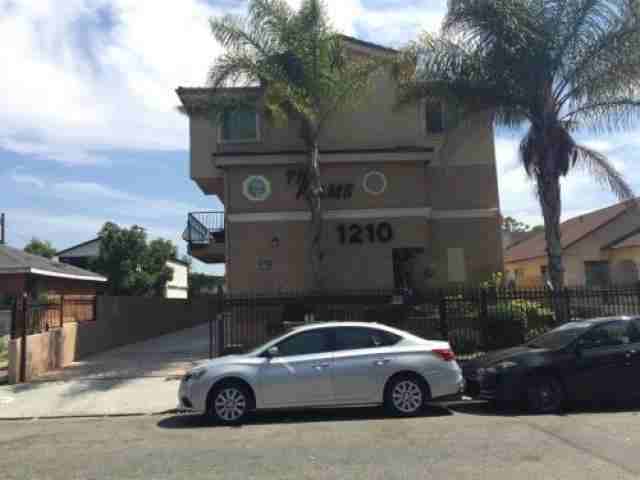1210 W 39th St - Photo 2 of 6