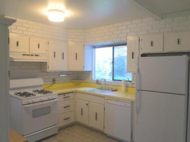 18816 Devon Ave - Photo 3 of 6