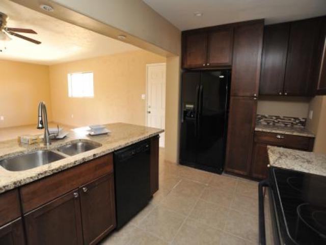 2743 N Warren Ave - Photo 3 of 6