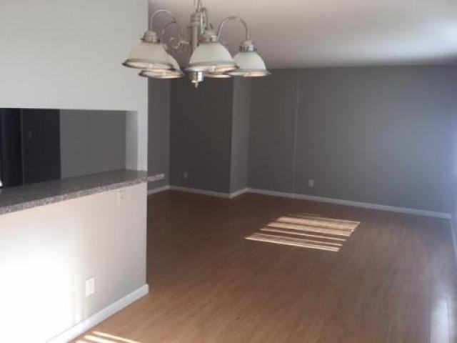 449 Oak St - Photo 3 of 6