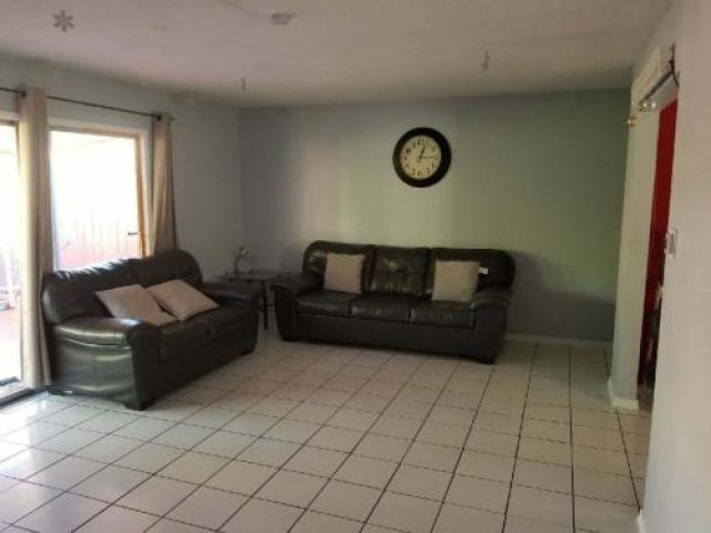 1729 W Francis Dr - Photo 3 of 6