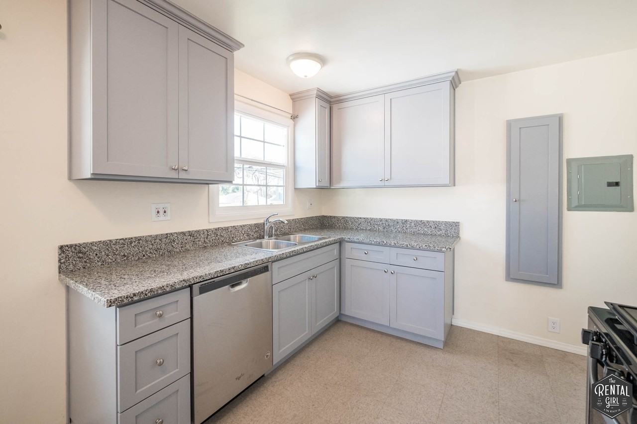 3404 Cattaraugus Avenue #1/2 - Photo 3 of 32