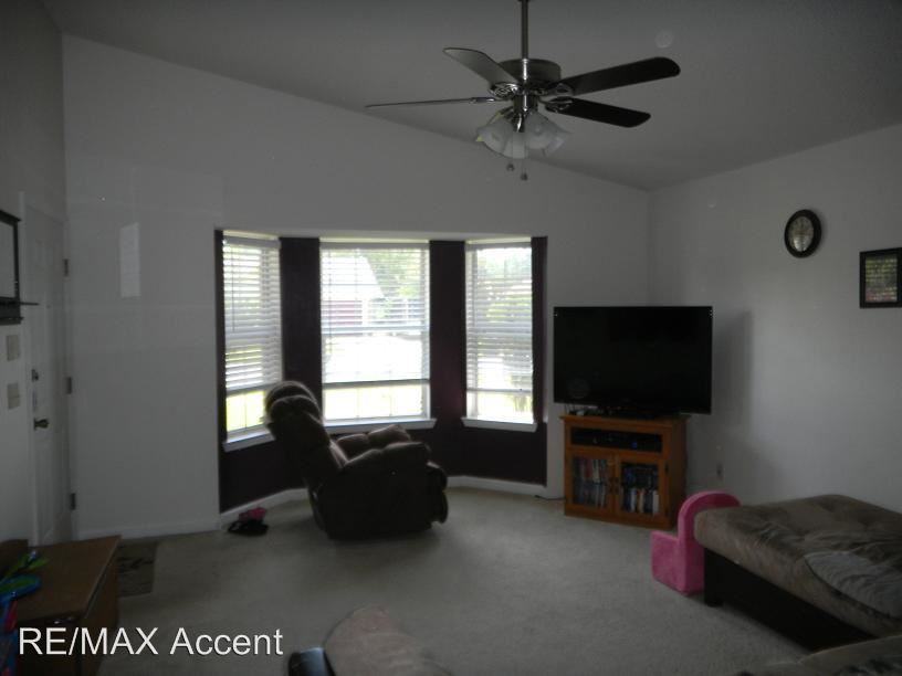 712 Kylie Ln - Photo 3 of 23