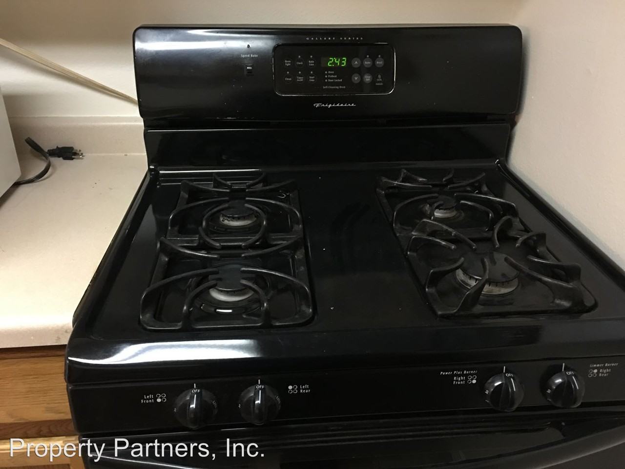 628 Bataan Dr SW - Photo 3 of 36