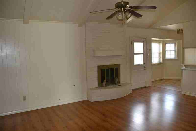 1801 Medina Dr - Photo 2 of 9