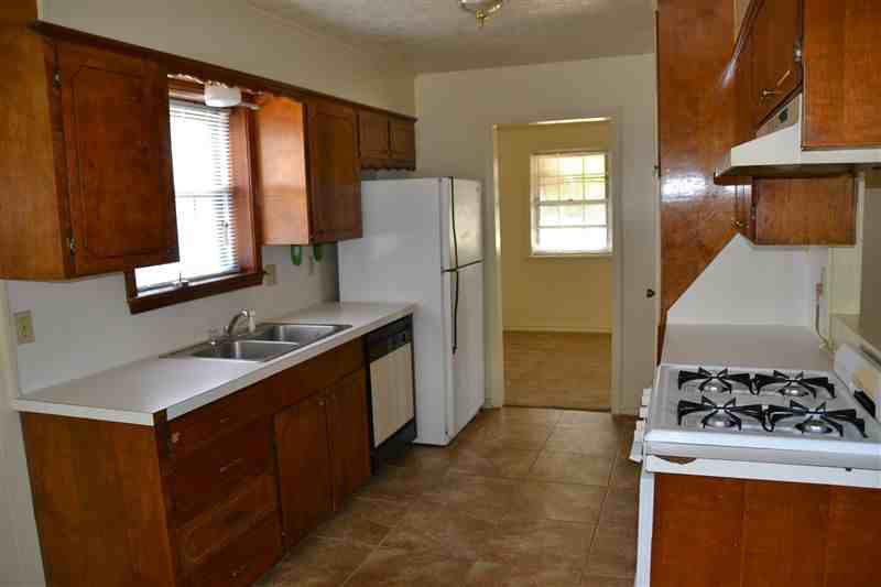 1801 Medina Dr - Photo 3 of 9