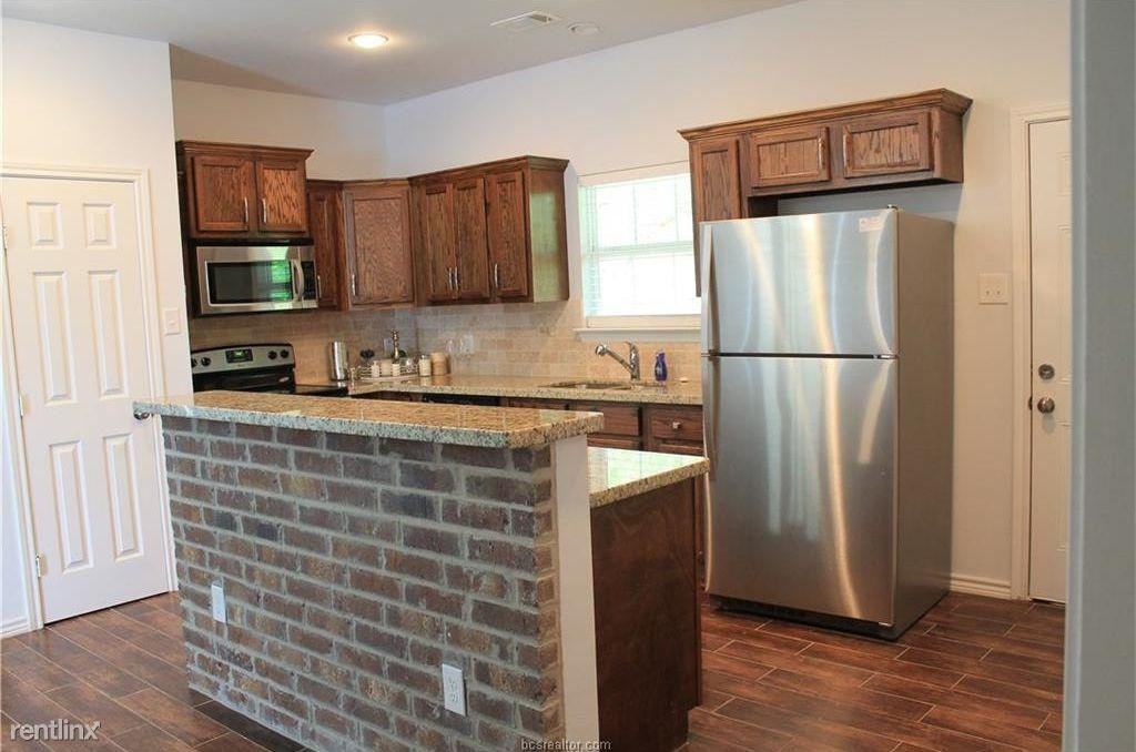 115 Southland St - Photo 2 of 4