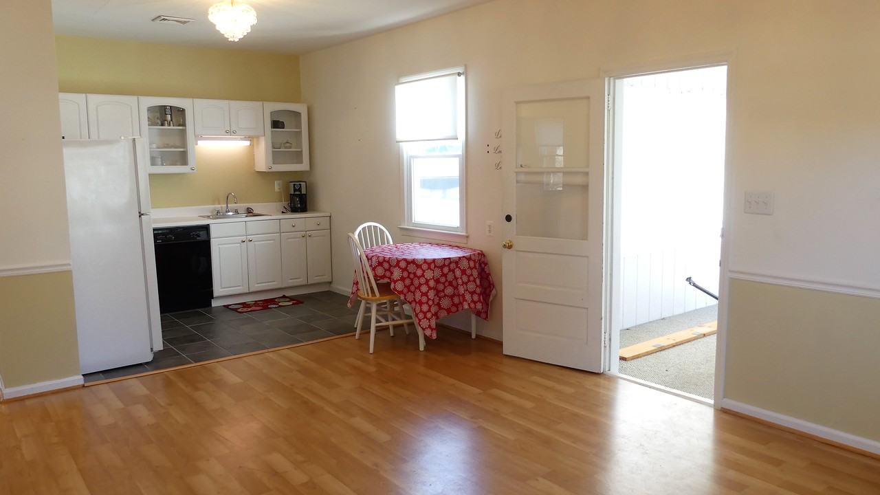 106 Harbor Rd - Photo 3 of 19