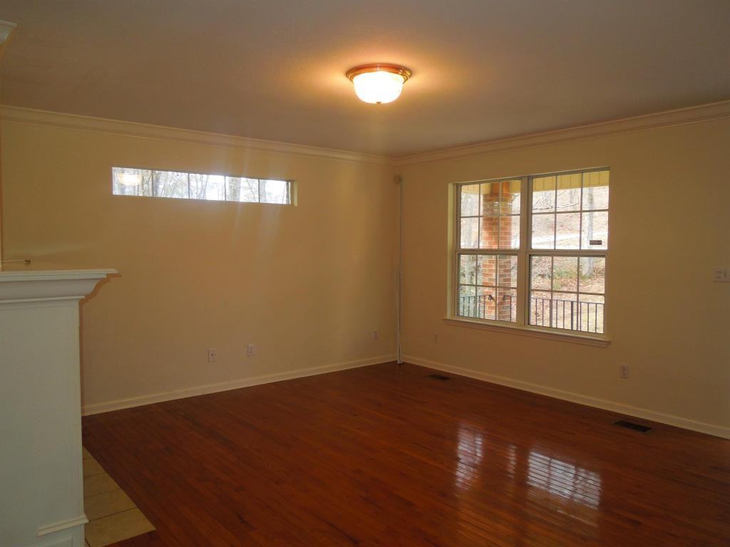 7630 Bishop Dr - Photo 3 of 15
