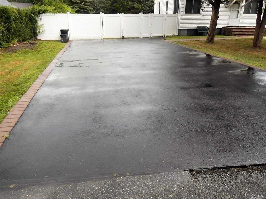81 Corbin Ave - Photo 3 of 20