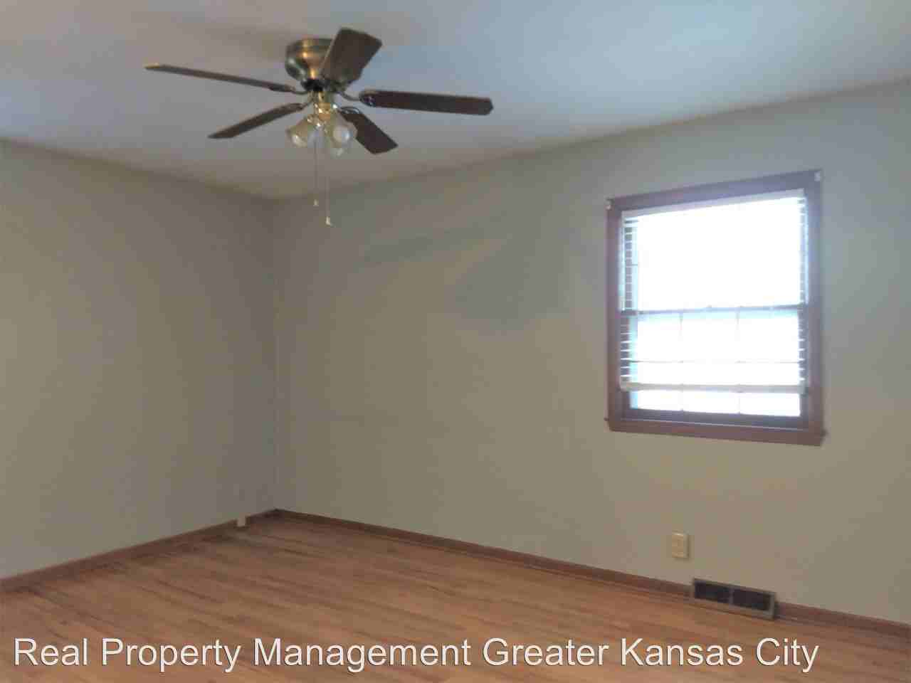 621 E 101st Terrace - Photo 2 of 7