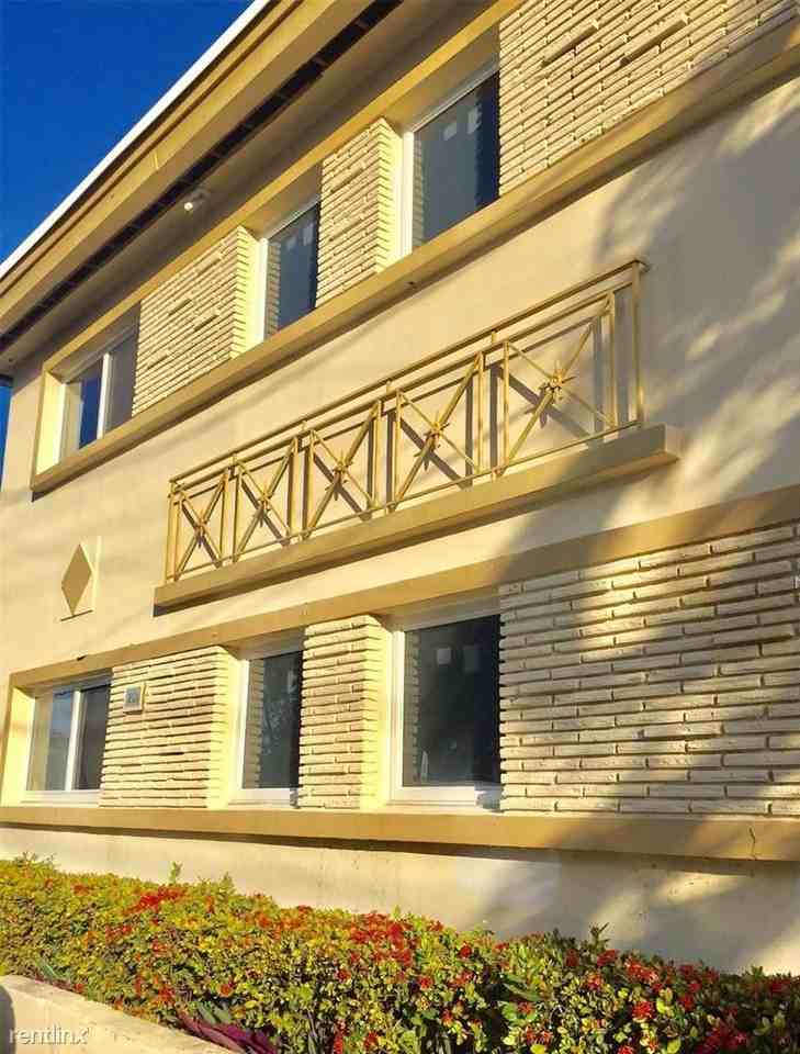 105 S Shore Dr - Photo 2 of 8