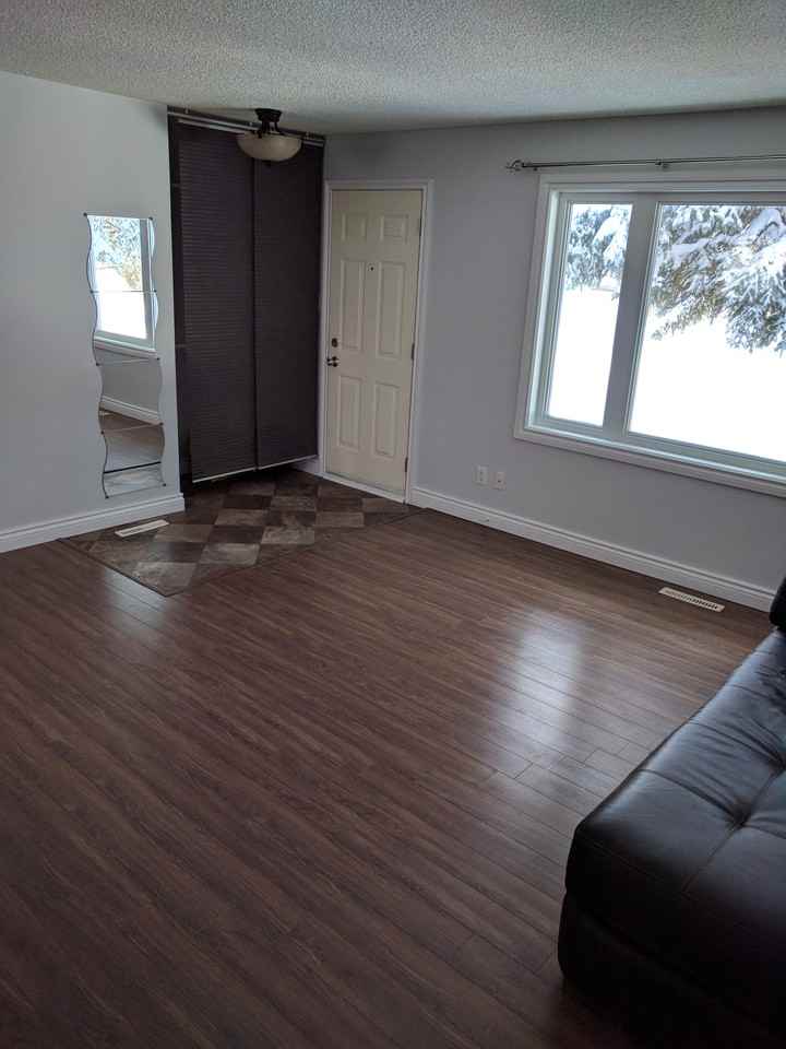 16 Bluebird Crescent - Photo 2 of 10