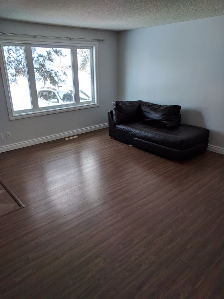 16 Bluebird Crescent - Photo 3 of 10