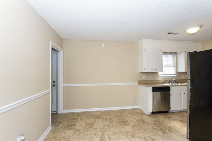 101 Harold Dr - Photo 3 of 8