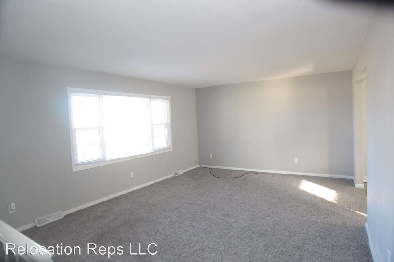 11611 3rd St - Photo 3 of 22