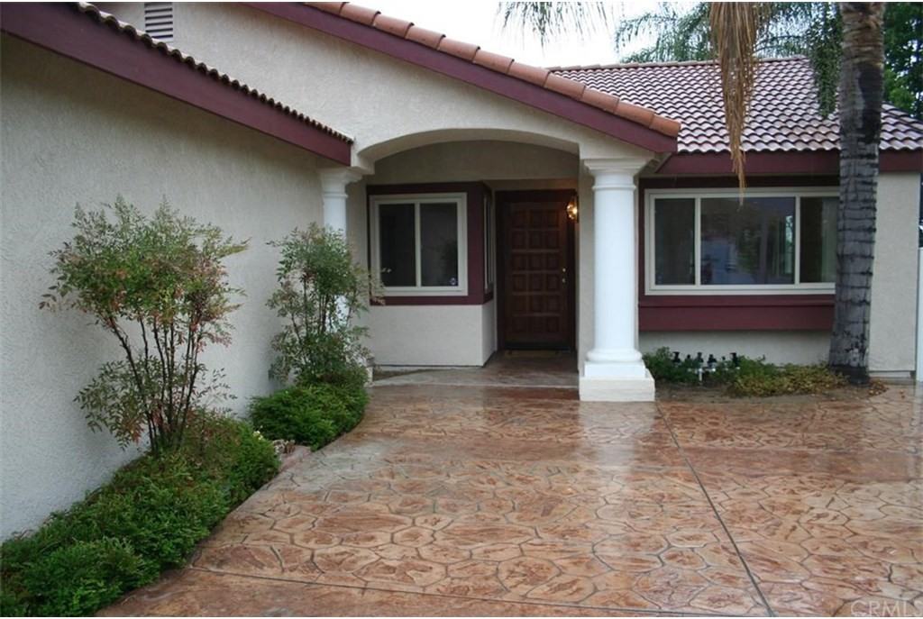 2201 S Cres Cir - Photo 2 of 33