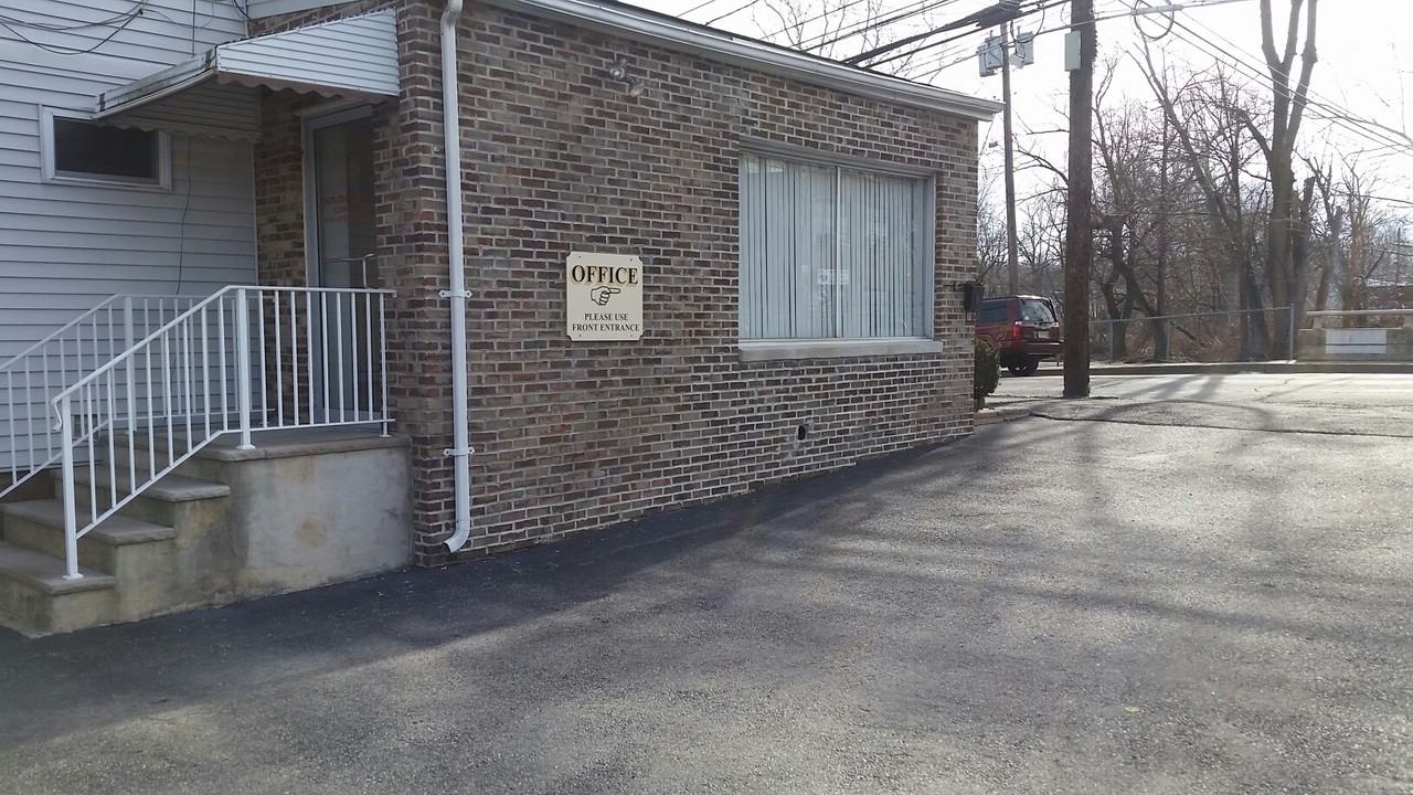 114 E Main St - Photo 3 of 11