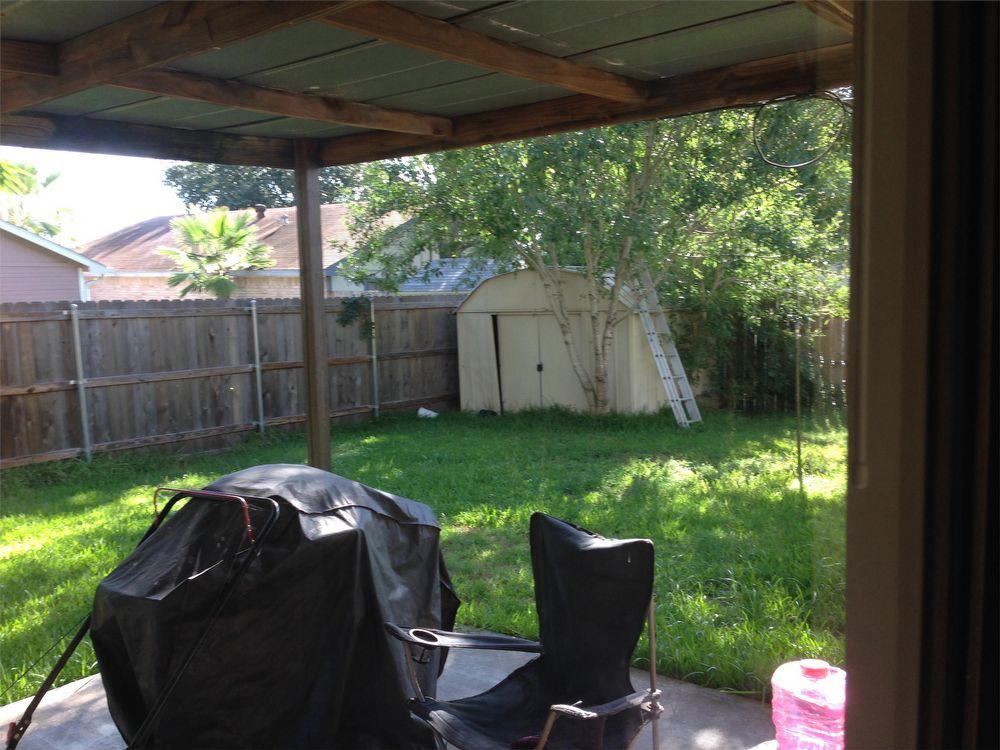 1111 Chinaberry Dr - Photo 2 of 10