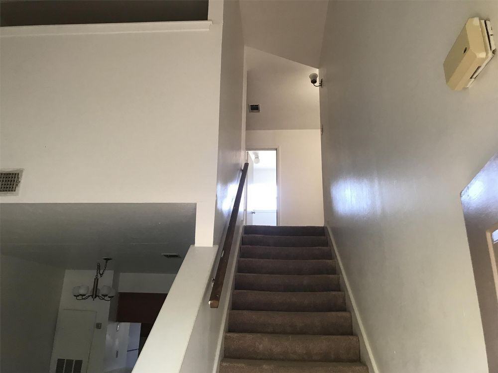 1002 Autumn Cir - Photo 3 of 10