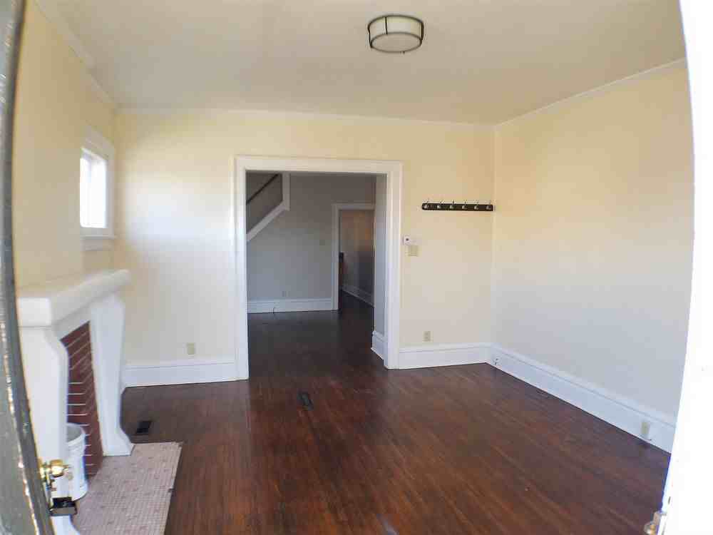 1482 Summit St - Photo 2 of 12
