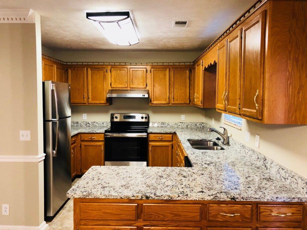 1121 Burlingame Ct - Photo 2 of 11