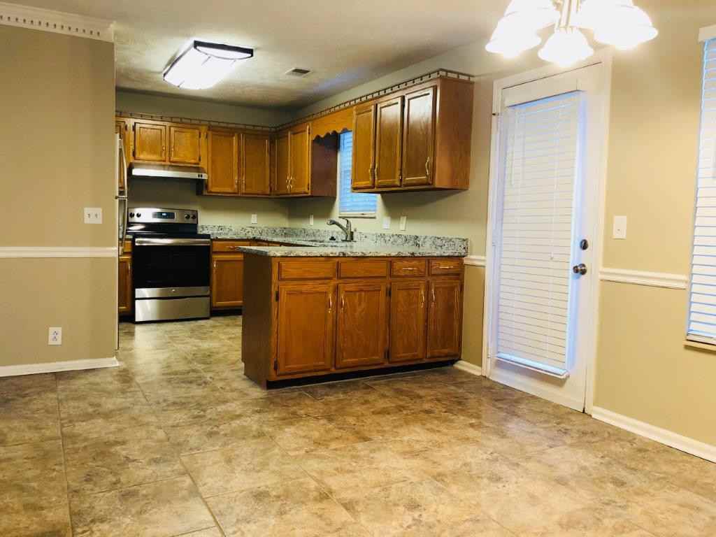 1121 Burlingame Ct - Photo 3 of 11