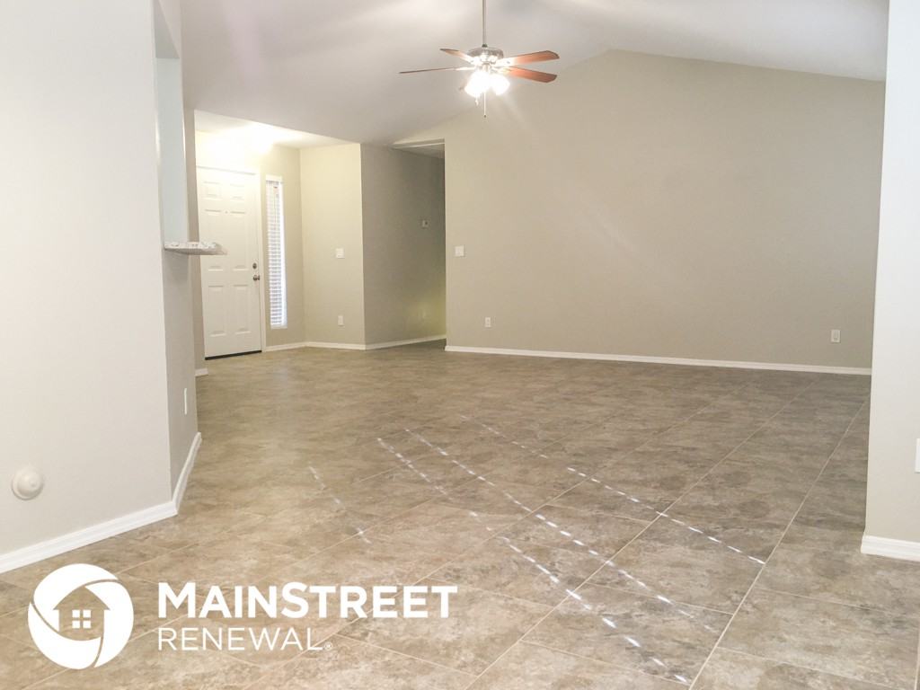 6811 W Cheryl Dr - Photo 3 of 14