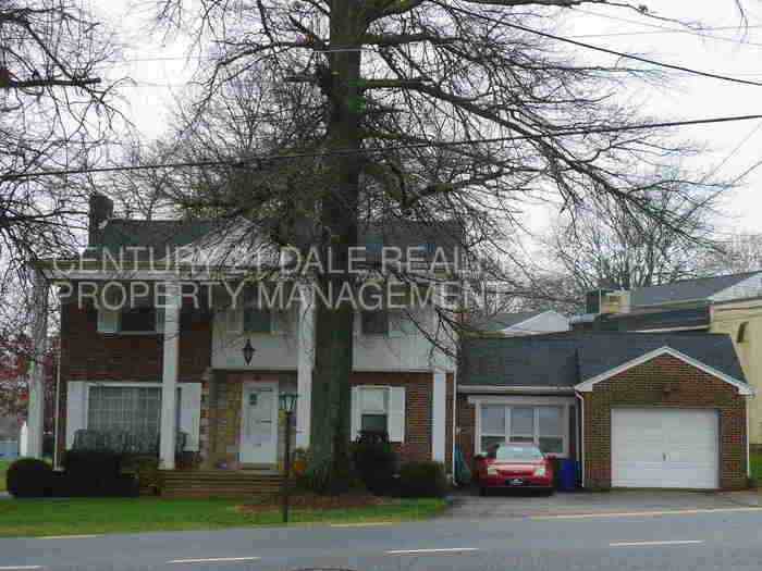 2840 N George St - Photo 2 of 16