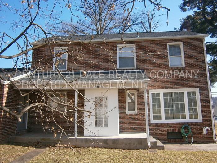 2840 N George St - Photo 3 of 16