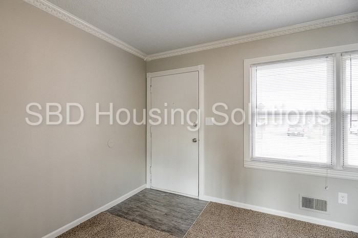 16531 E Cogan Dr - Photo 3 of 29