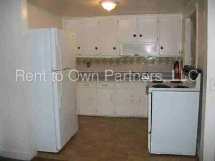 3620 E Grove St - Photo 2 of 5