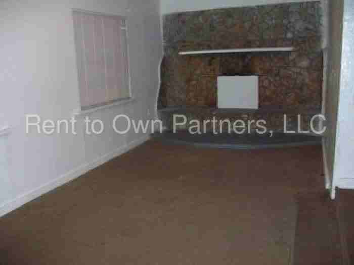 3620 E Grove St - Photo 3 of 5