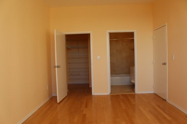 45 Oceana Dr E - Photo 3 of 11