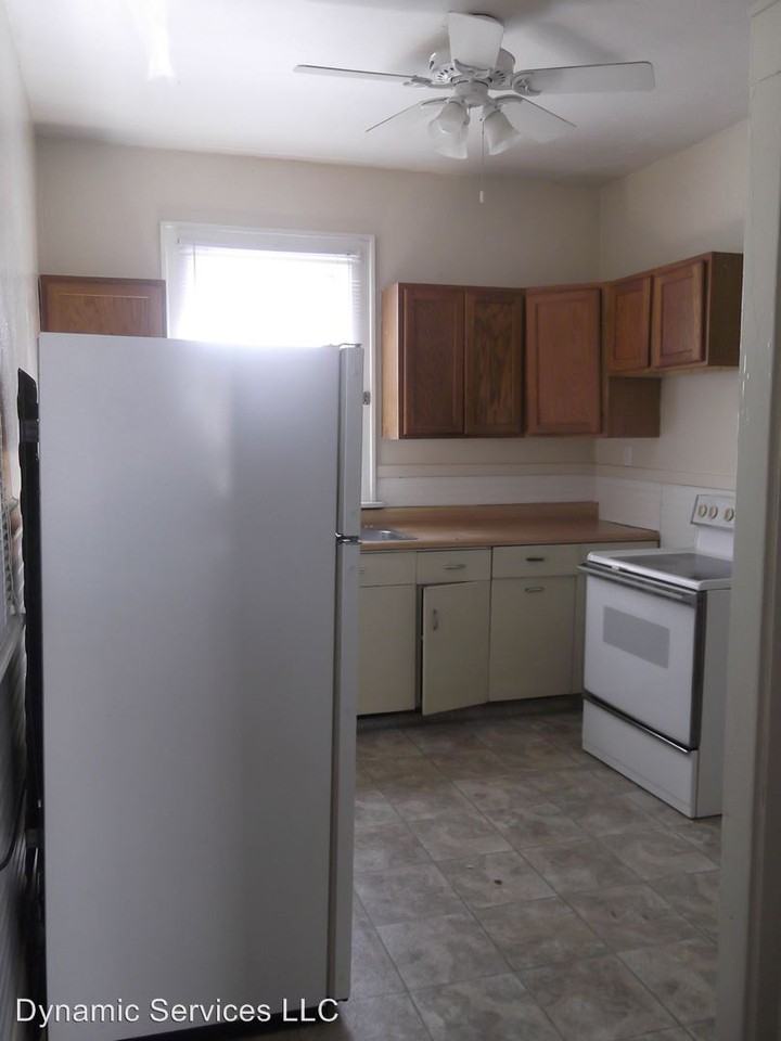 720 W 11th St - Photo 3 of 5