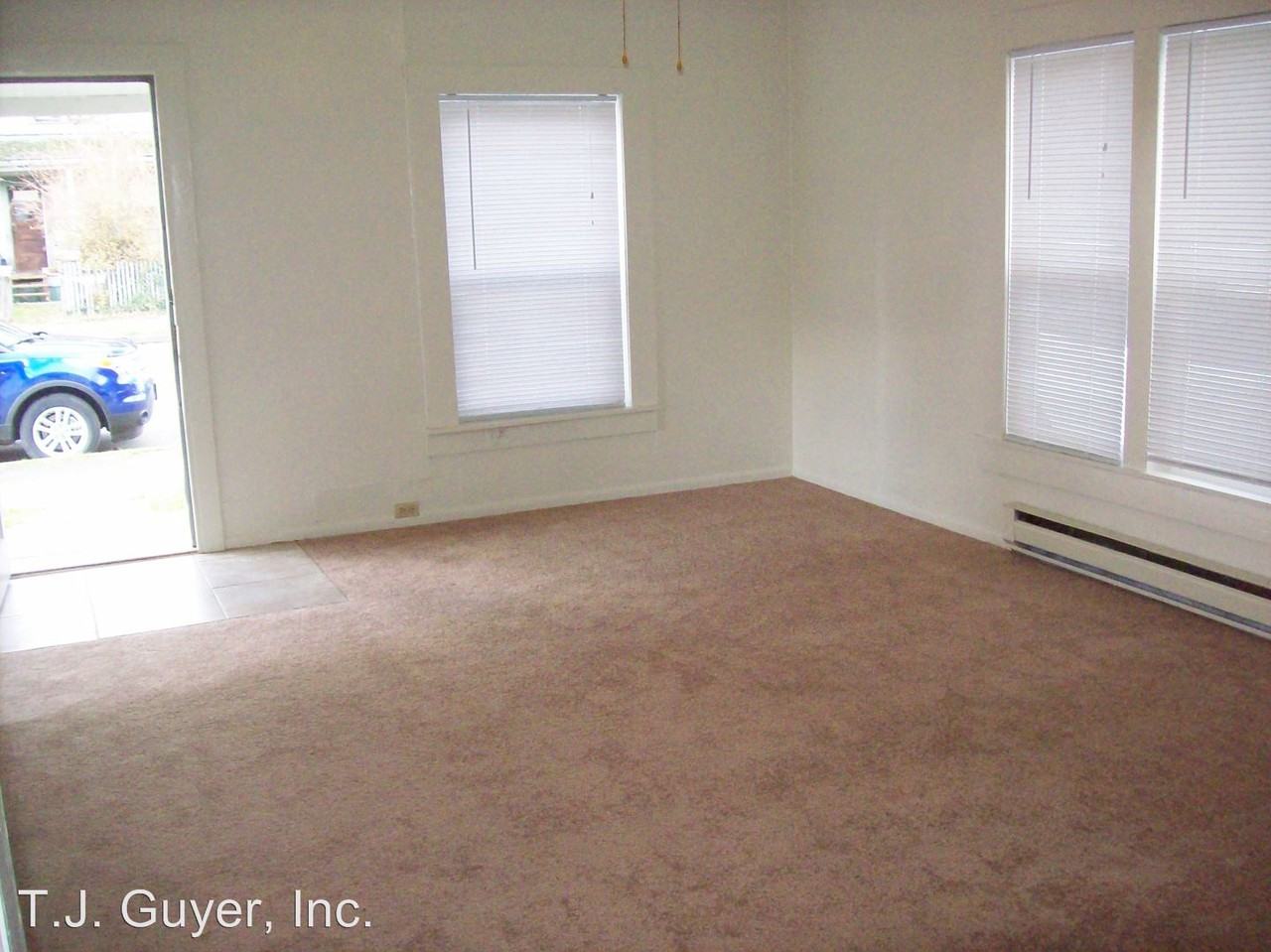 324 Yew St - Photo 3 of 11