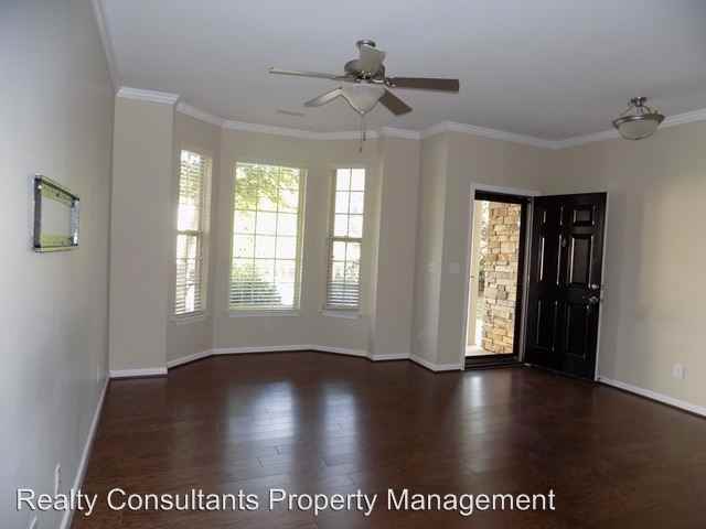 15 St Christopher Square - Photo 2 of 16